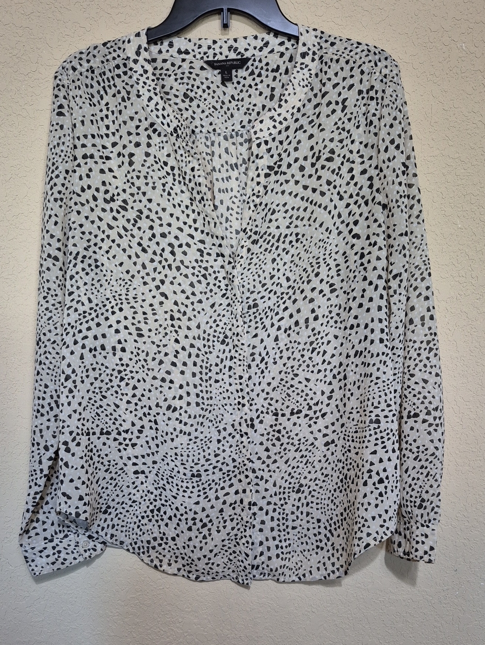 Banana Republic Beige Blouse with Black & White Speckled Abstract Print